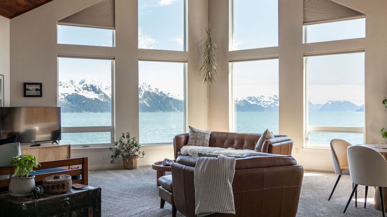 Photo of Livingroom in Lowell Point
