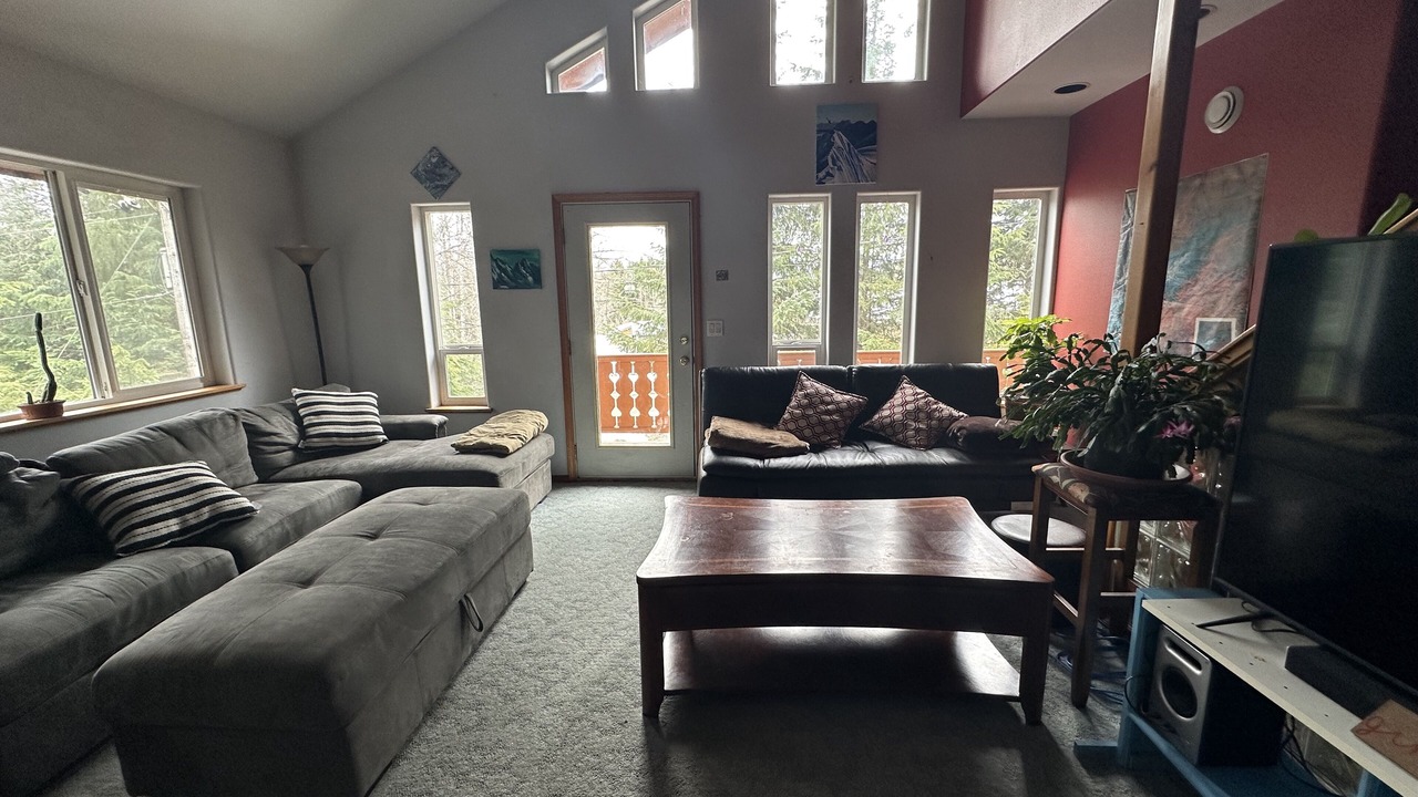 Photo of Livingroom in Girdwood