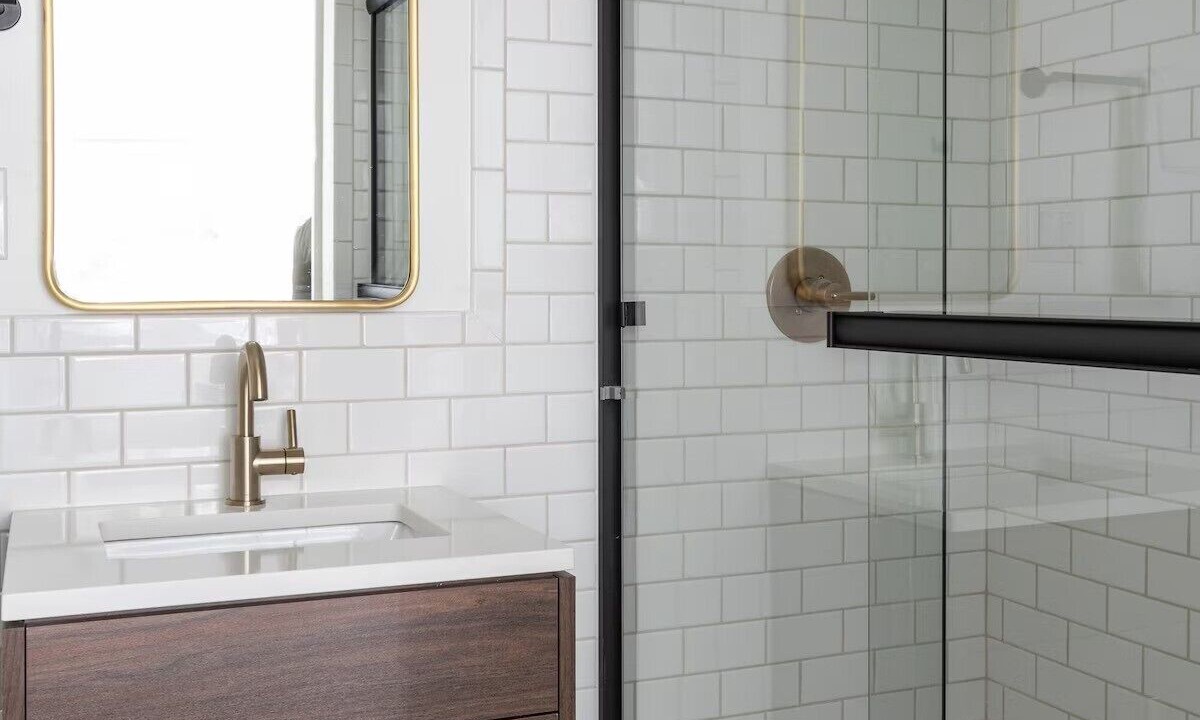 Photo of Bathroom in Piedmont Avenue