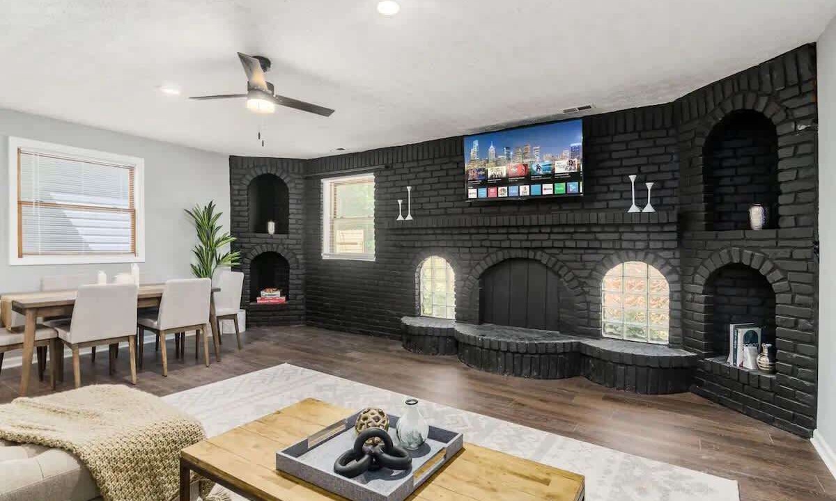 Photo of Bedroom in Royal Manor