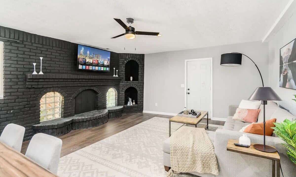 Photo of Others in Royal Manor