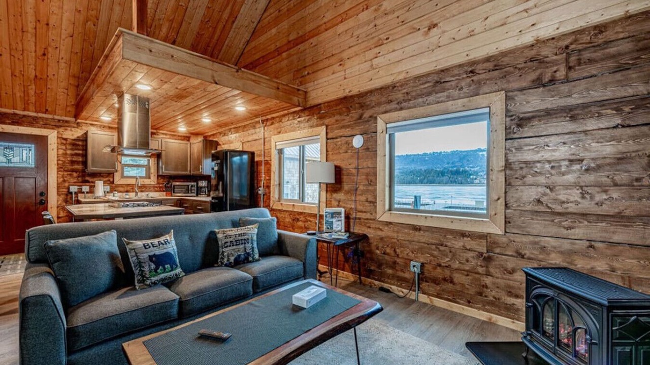 Photo of Livingroom in Homer