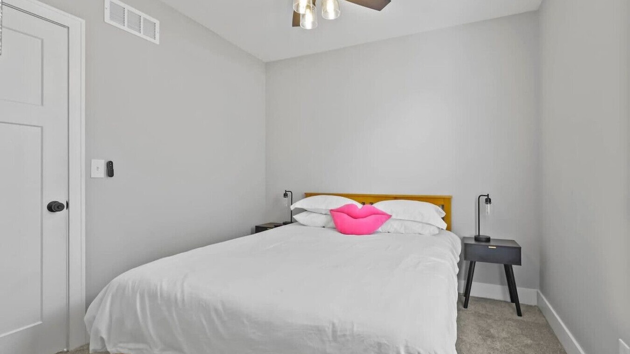 Photo of Bedroom in Livingston Park