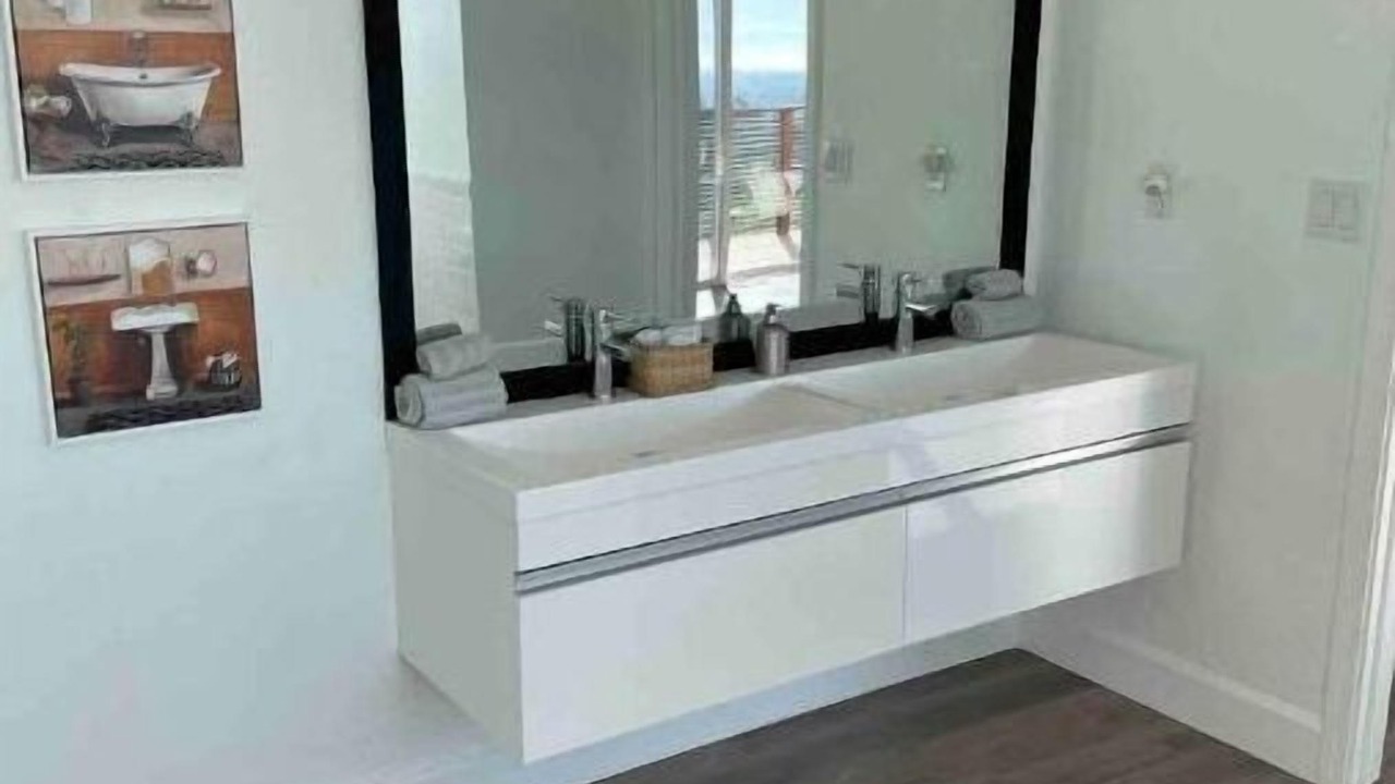 Photo of Bathroom in Leona Heights