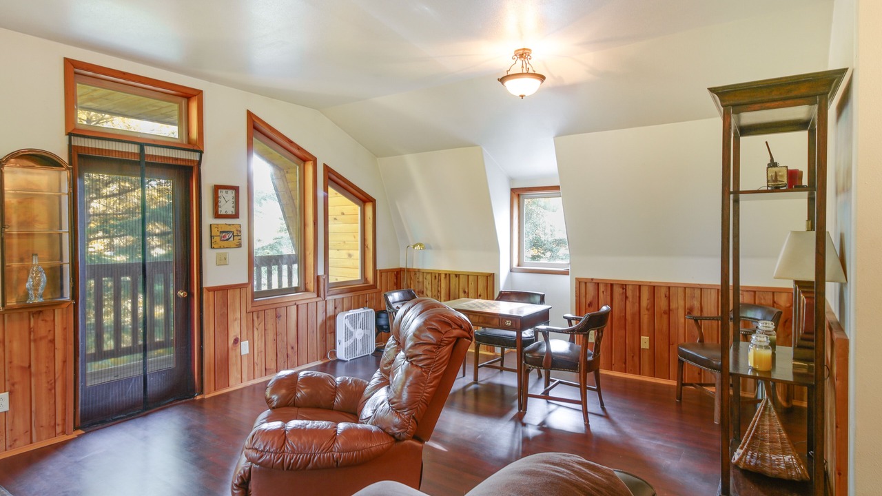 Photo of Livingroom in Coffman Cove