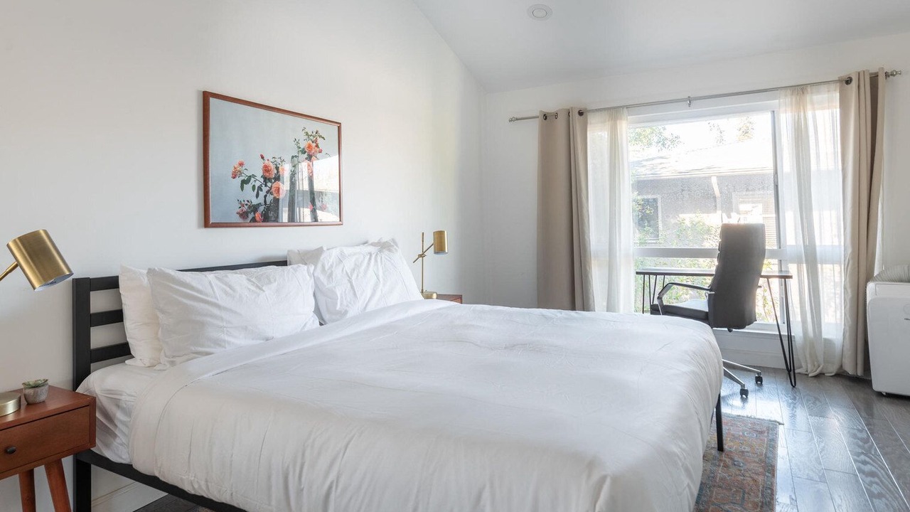 Photo of Bedroom in Downtown North