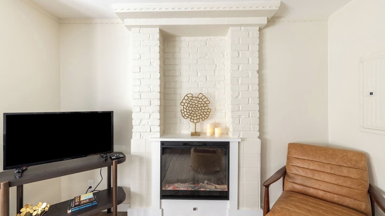 Photo of Livingroom in Piedmont Avenue