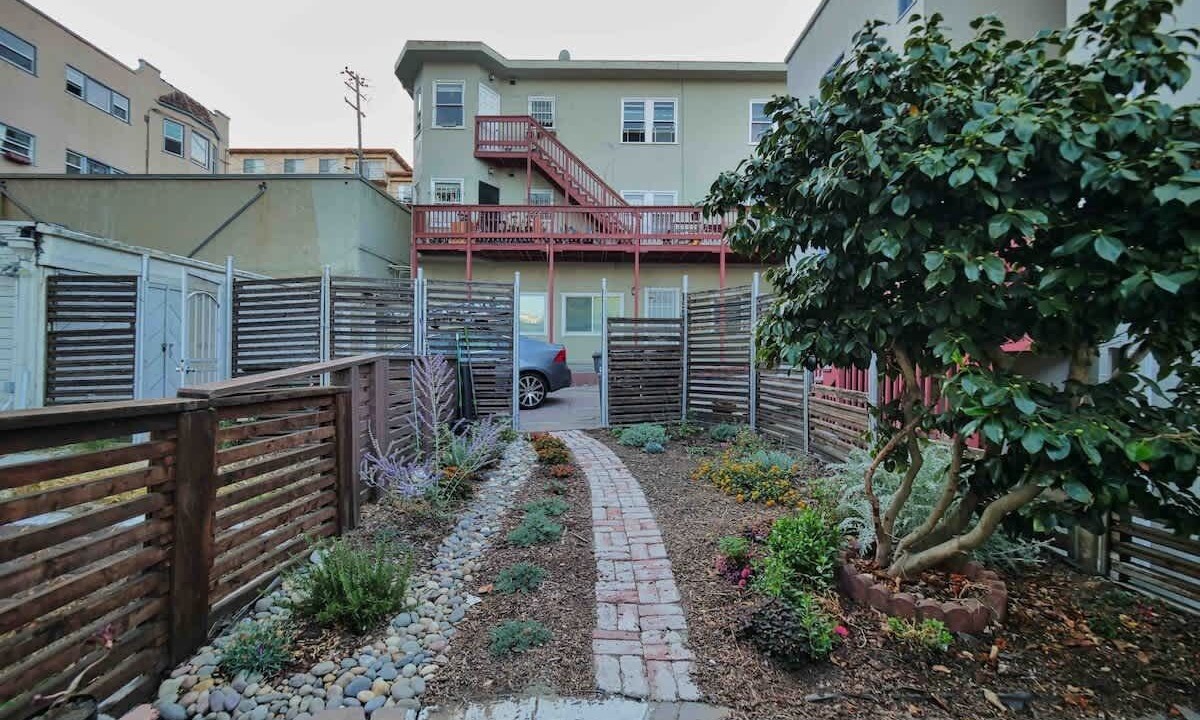 Photo of Outdoor in Oakland Ave - Harrison St