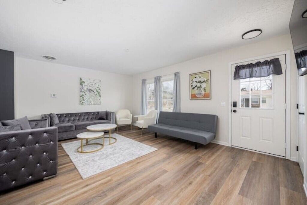 Photo of Livingroom in Urbancrest