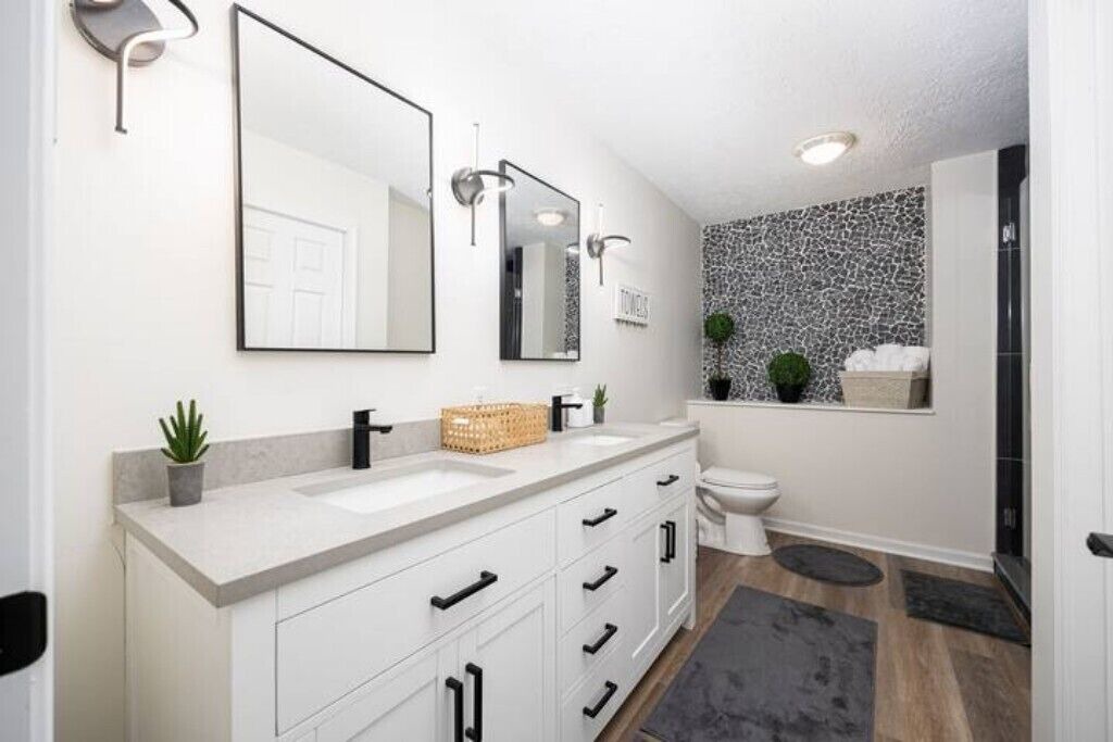 Photo of Bathroom in Urbancrest