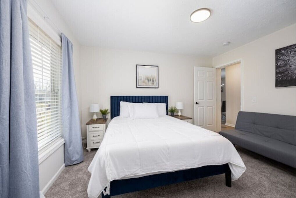 Photo of Bedroom in Urbancrest