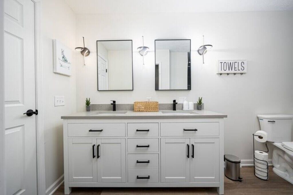 Photo of Bathroom in Urbancrest