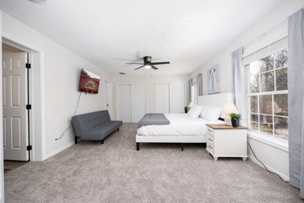 Photo of Bedroom in Urbancrest