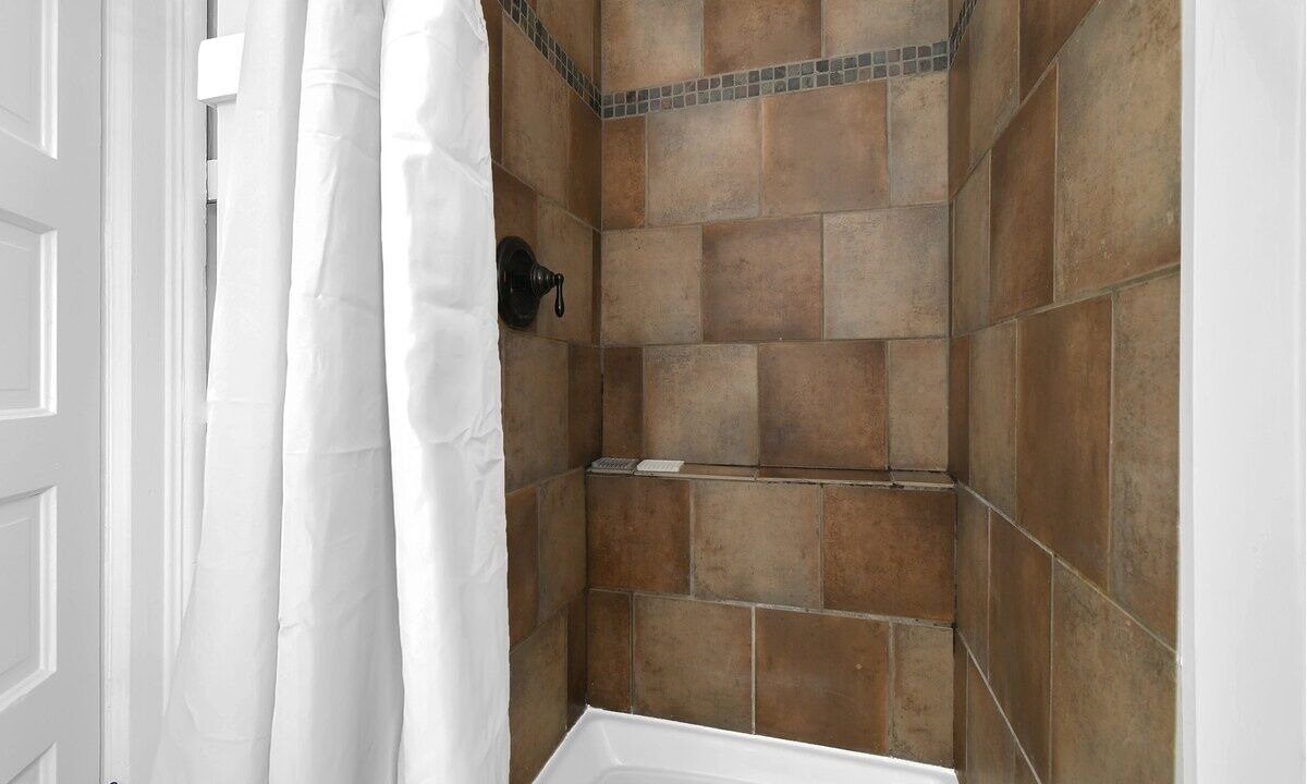 Photo of Bathroom in Weinland Park