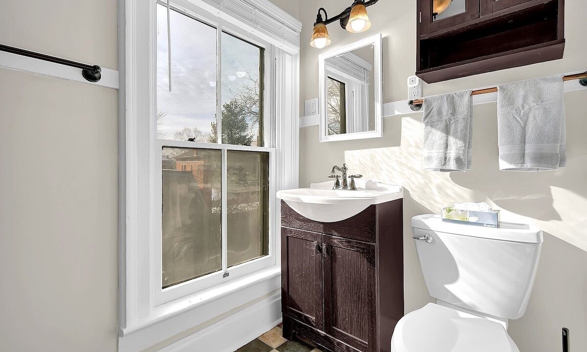 Photo of Bathroom in Weinland Park