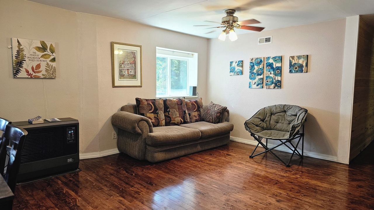 Photo of Livingroom in Kenny Lake