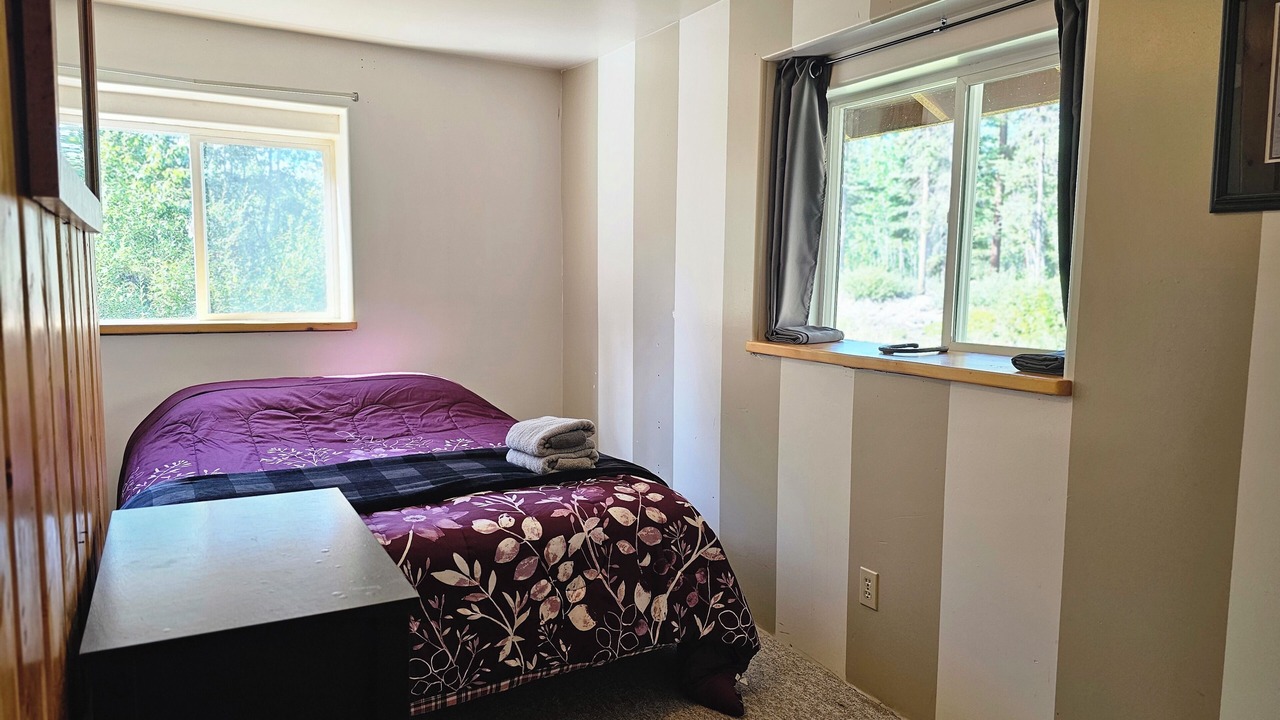 Photo of Bedroom in Kenny Lake