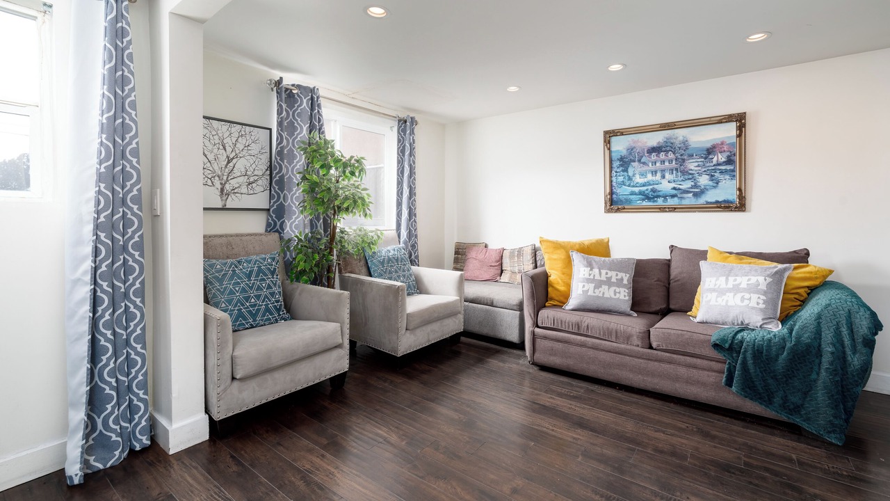 Photo of Livingroom in Oakland