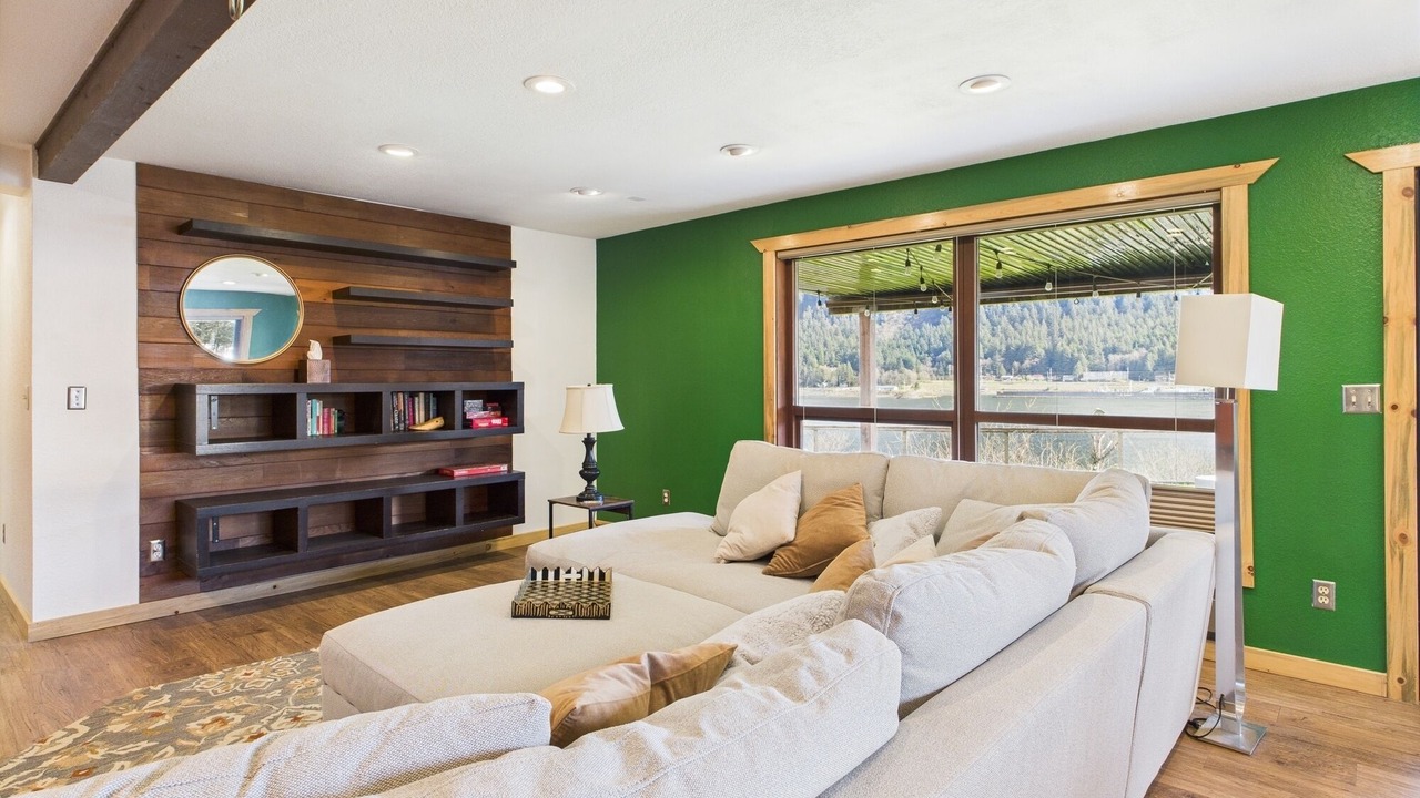 Photo of Livingroom in West Juneau