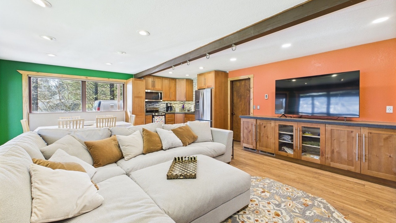 Photo of Livingroom in West Juneau