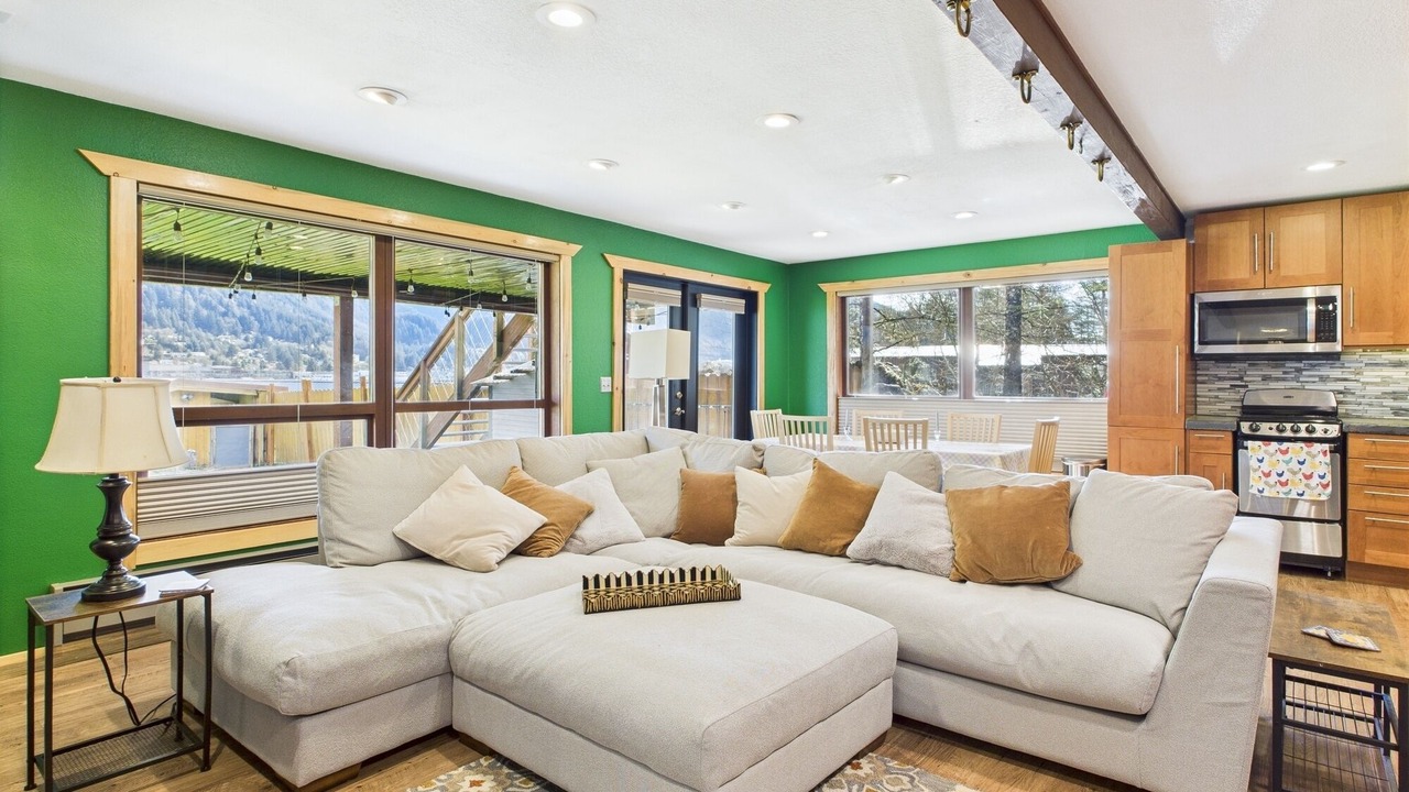 Photo of Livingroom in West Juneau