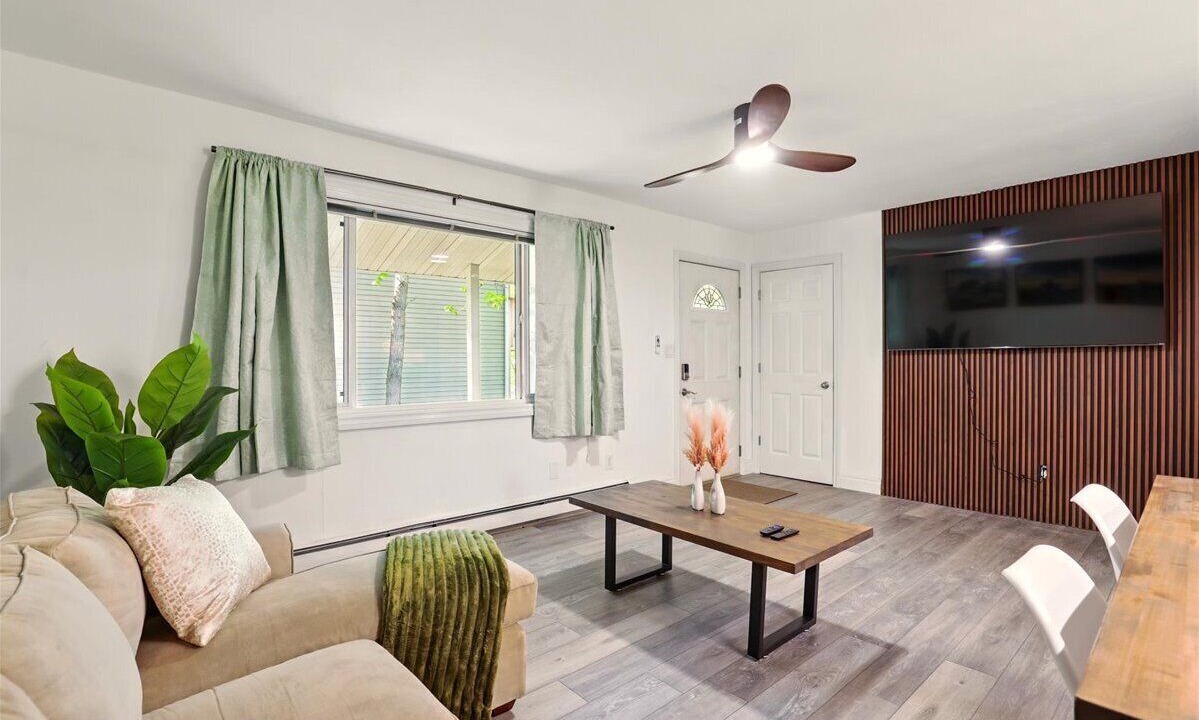 Photo of Livingroom in University Area