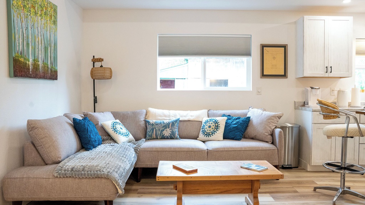 Photo of Livingroom in Moose Pass