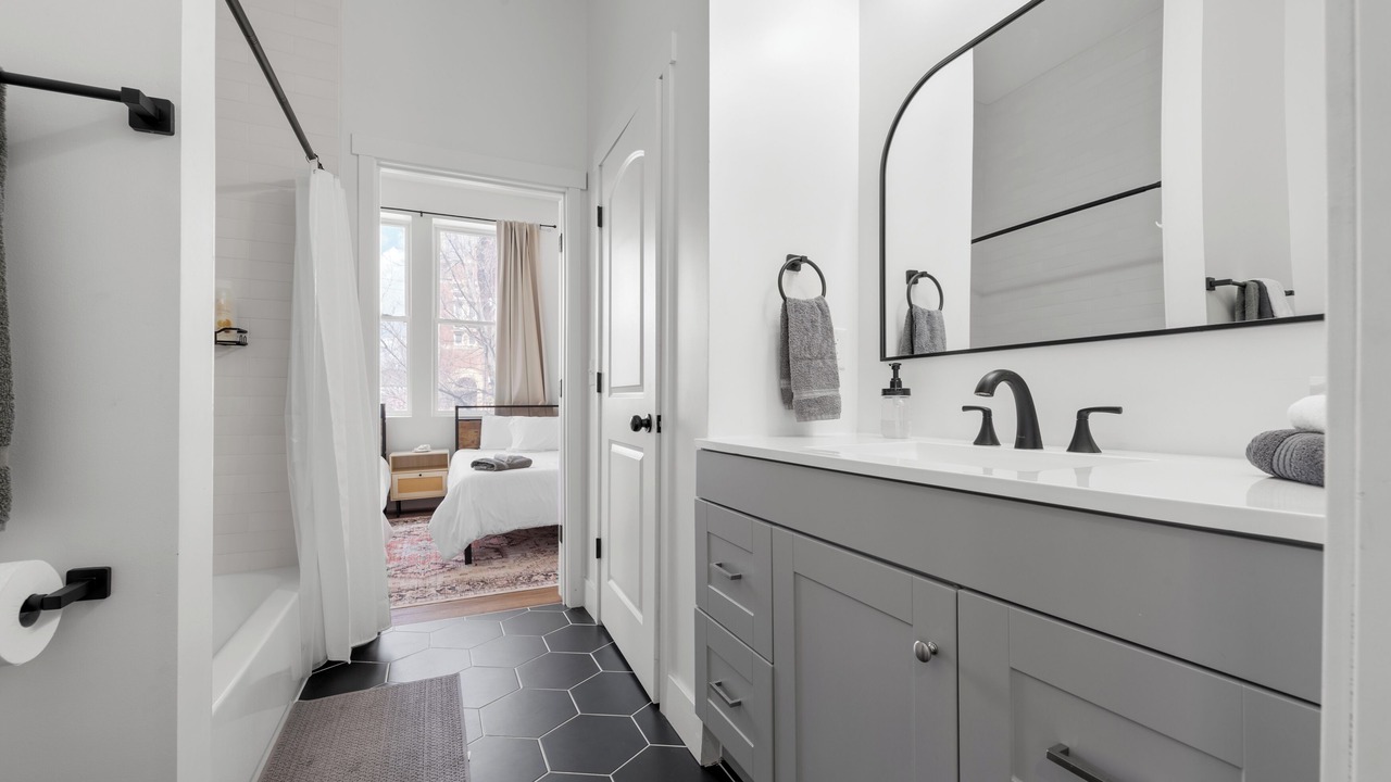 Photo of Bathroom in Old North Columbus