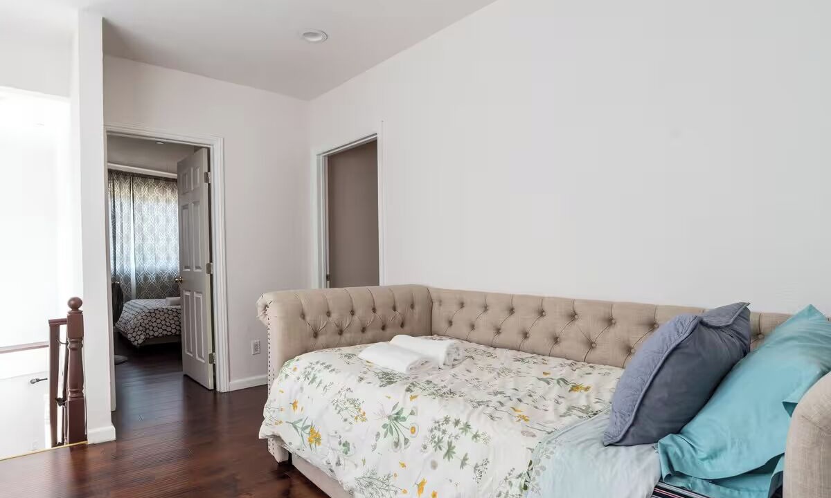 Photo of Bedroom in Oakland