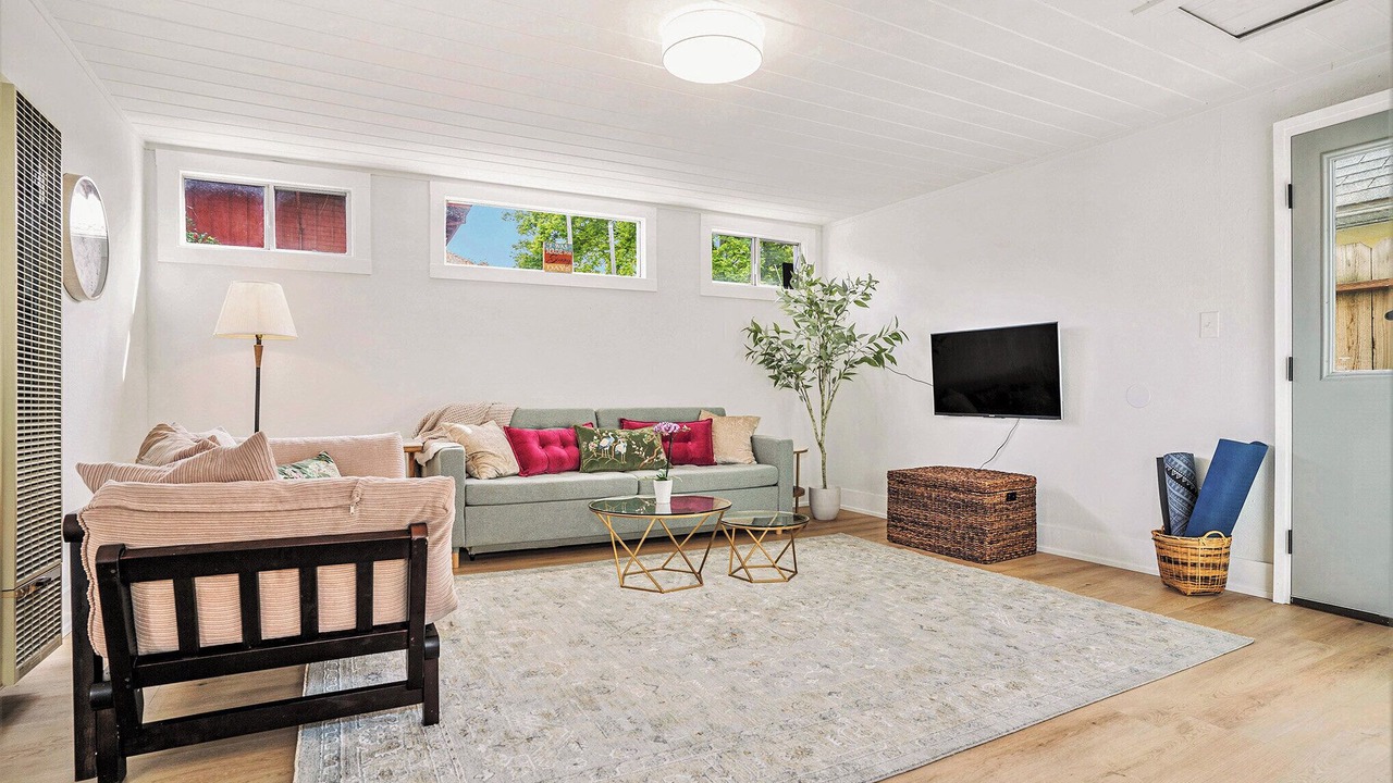 Photo of Livingroom in West Alameda