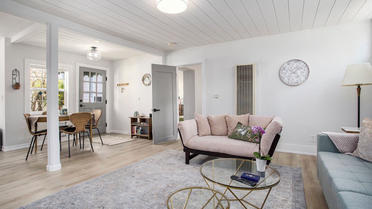 Photo of Livingroom in West Alameda
