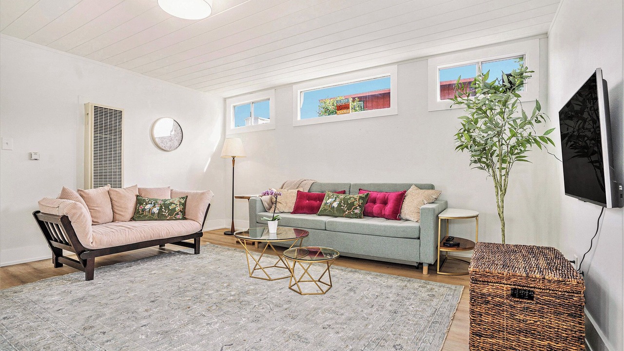 Photo of Livingroom in West Alameda