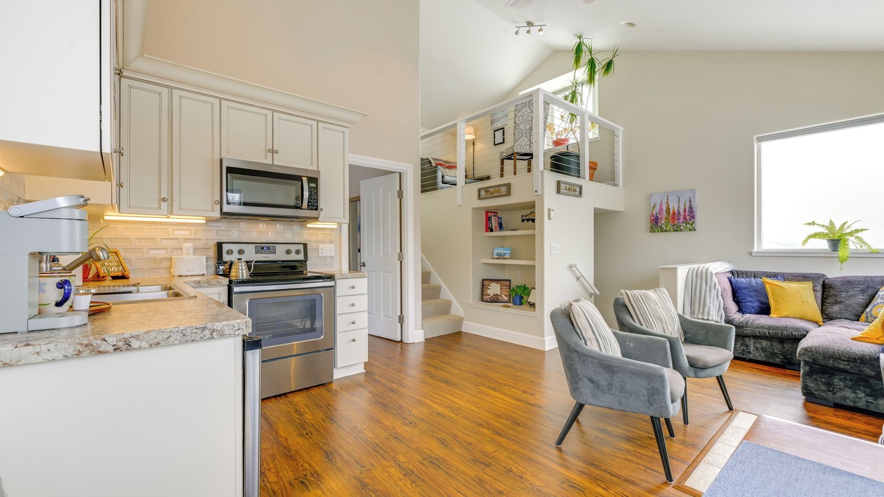 Photo of Livingroom in Homer
