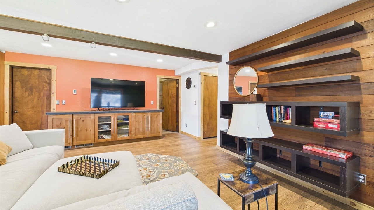 Photo of Livingroom in West Juneau