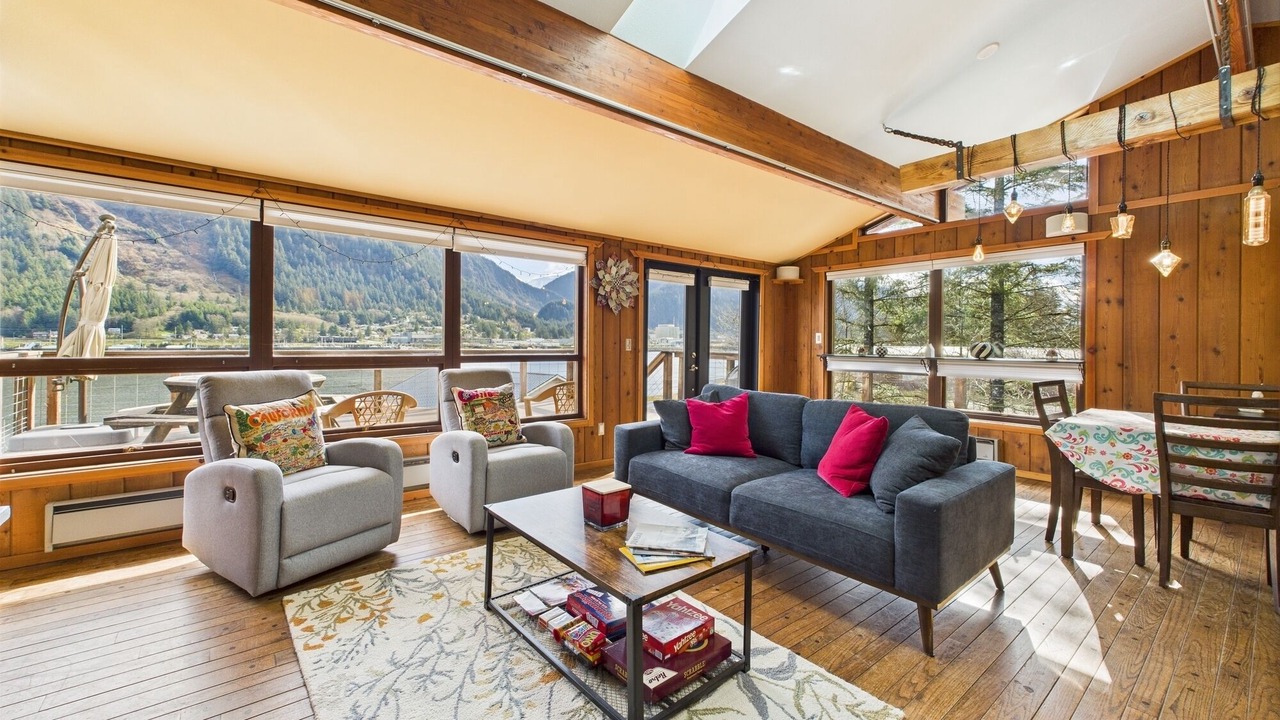 Photo of Livingroom in West Juneau