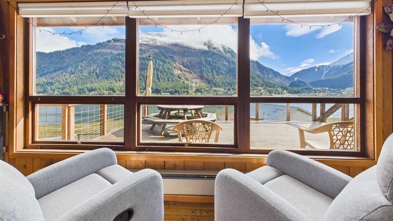 Photo of Livingroom in West Juneau