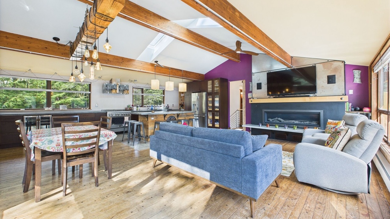 Photo of Livingroom in West Juneau