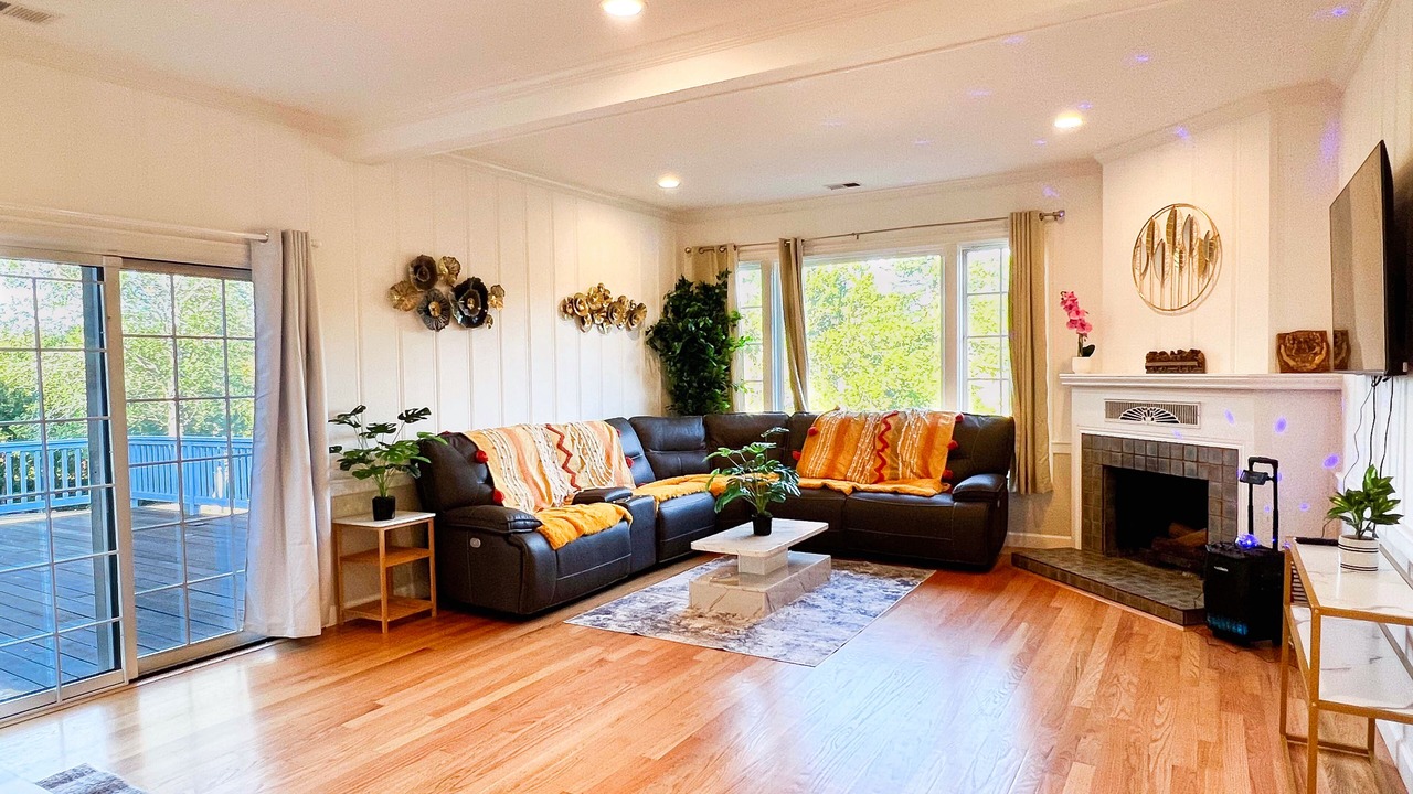 Photo of Livingroom in Los Altos Hills