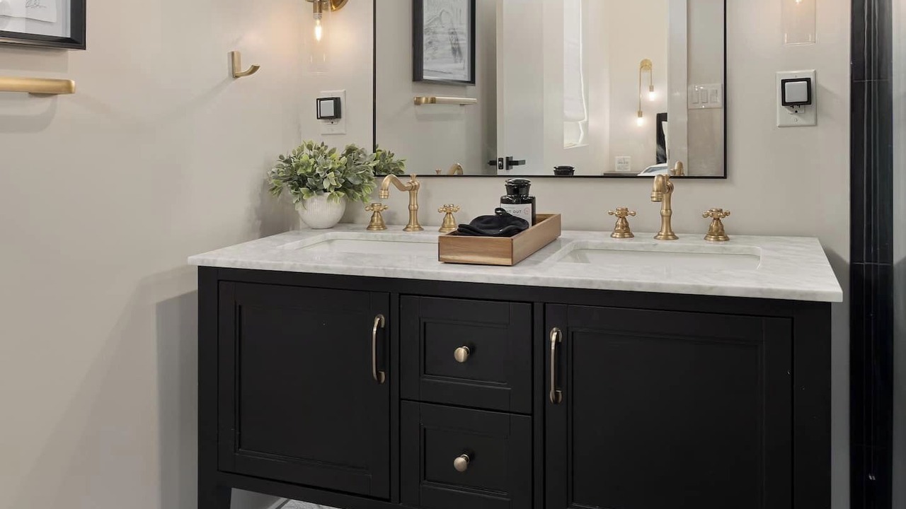 Photo of Bathroom in Buckeye Lake