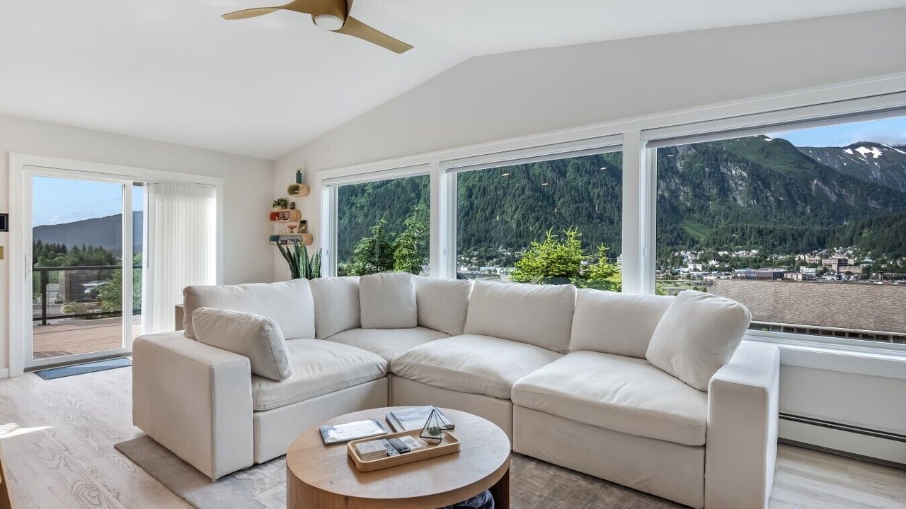 Photo of Livingroom in West Juneau