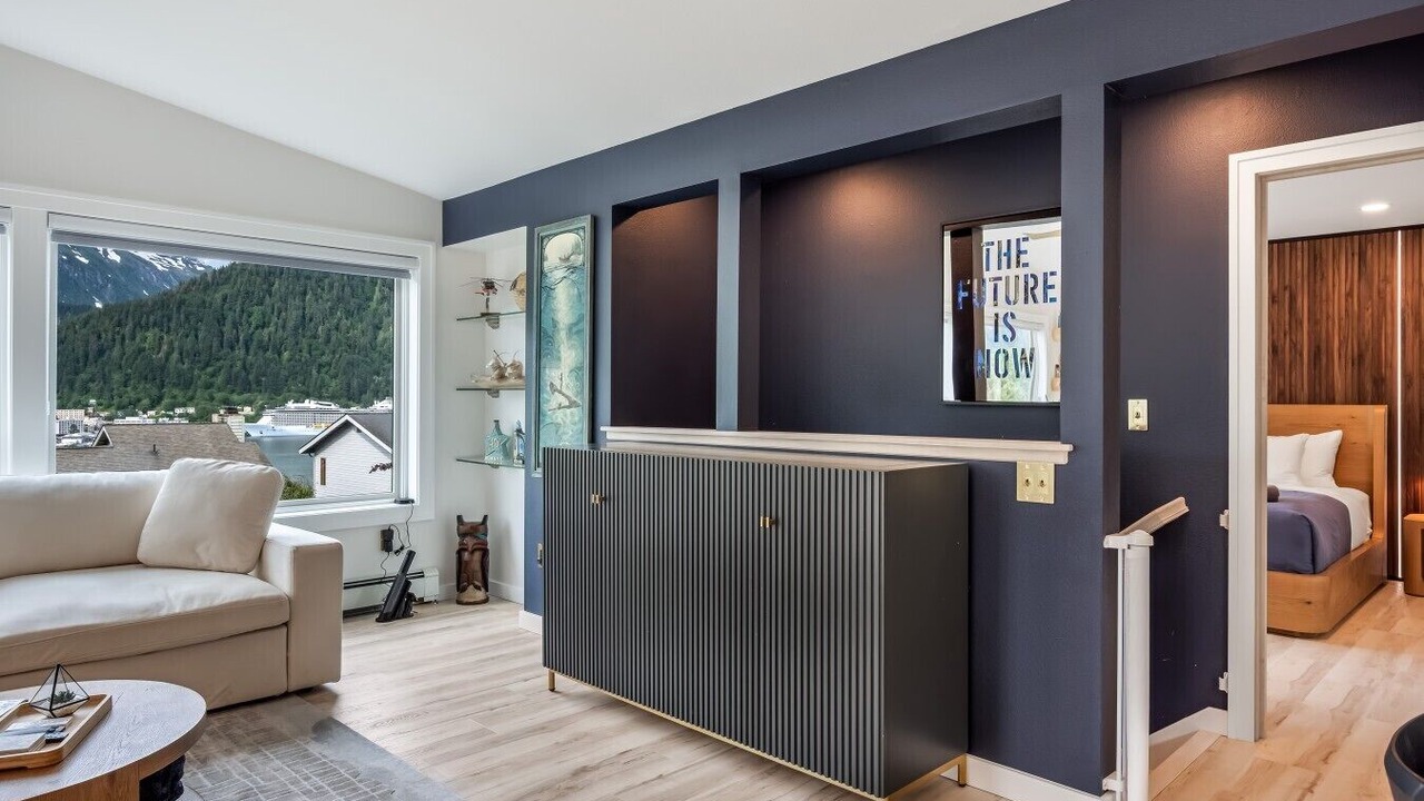 Photo of Livingroom in West Juneau