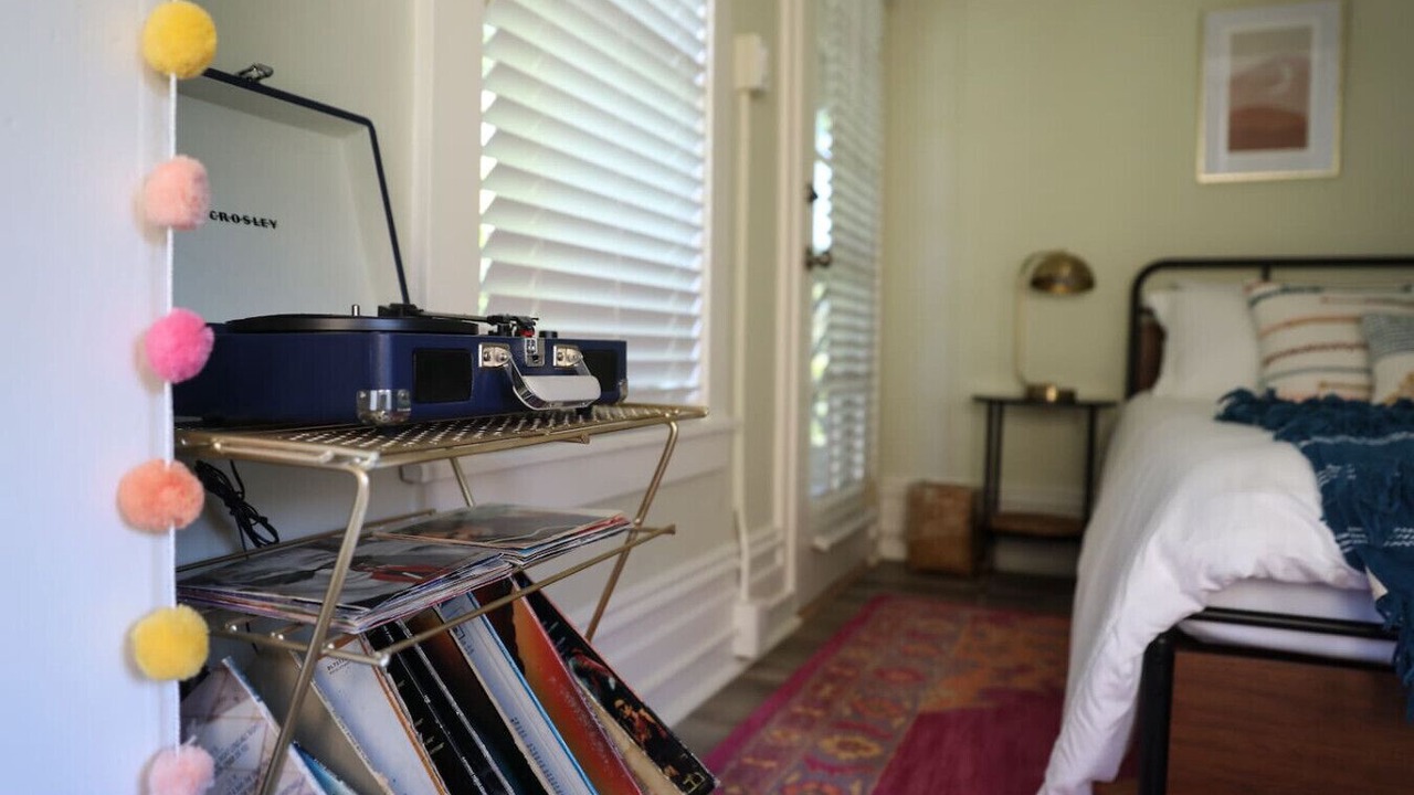 Photo of Bedroom in Piedmont Avenue