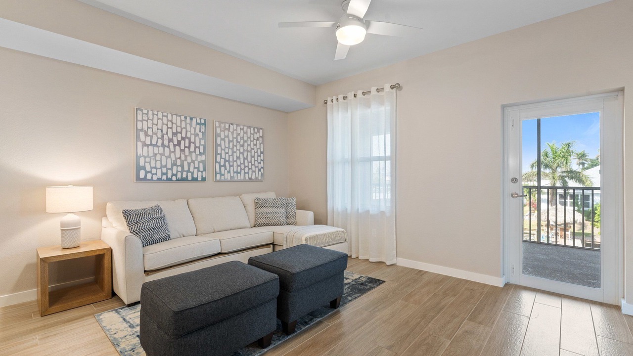 Photo of Livingroom in Yacht Club