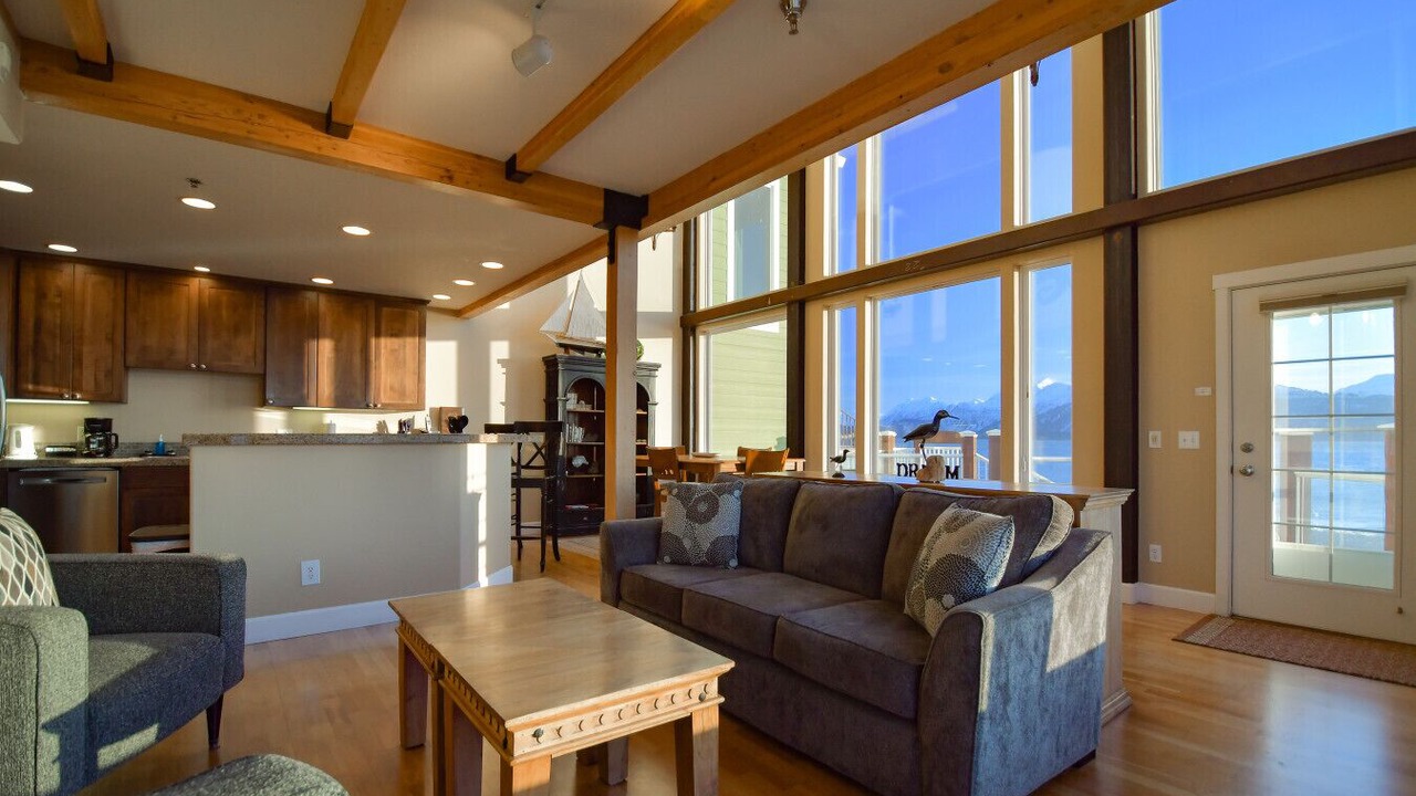 Photo of Livingroom in Homer