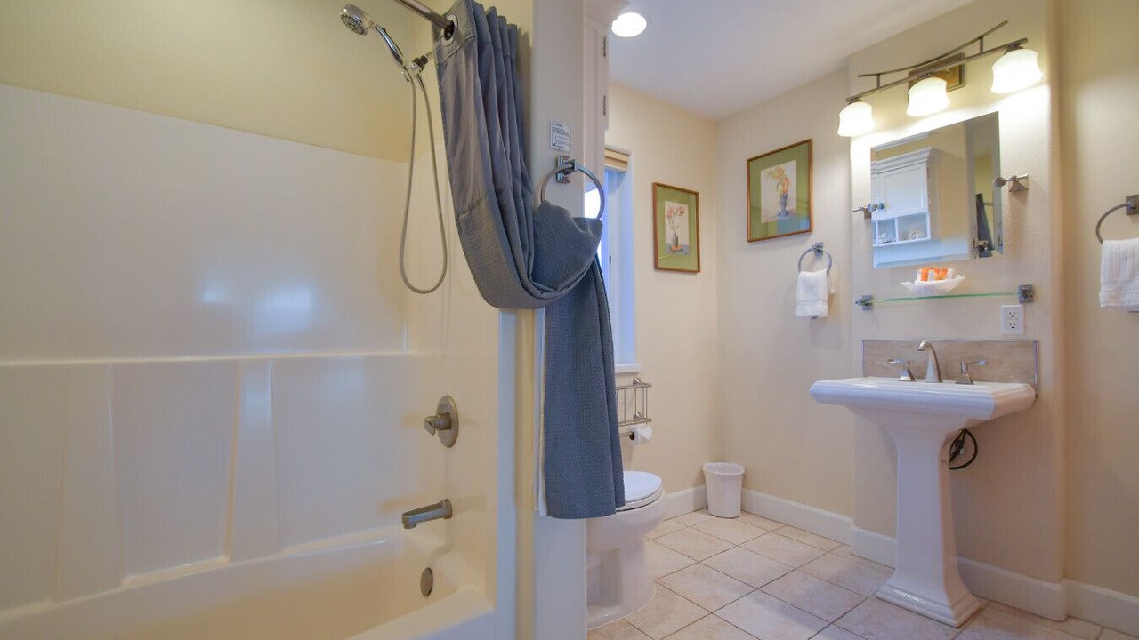 Photo of Bathroom in Homer