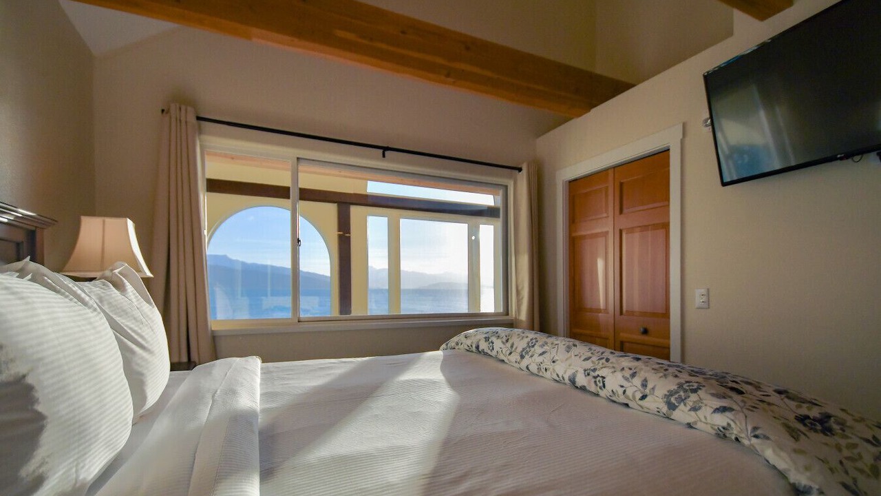 Photo of Bedroom in Homer