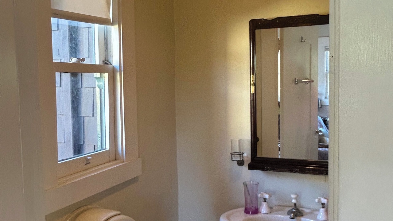 Photo of Bathroom in Piedmont Avenue