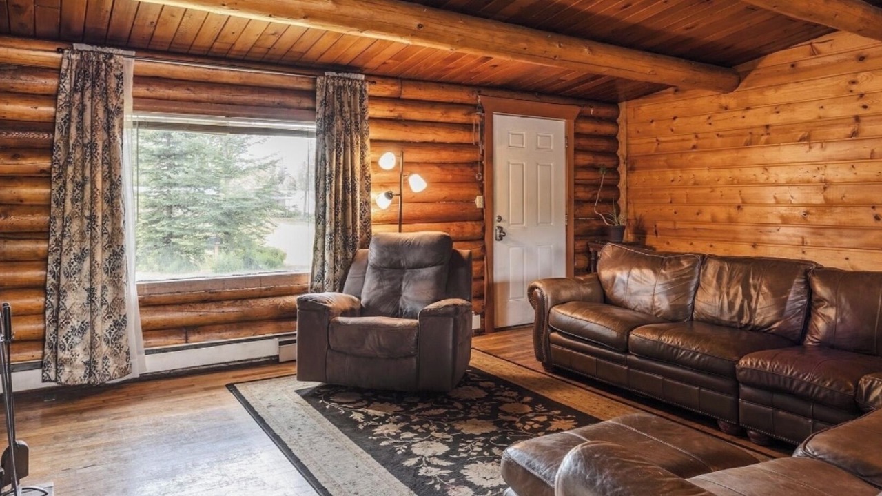 Photo of Livingroom in College