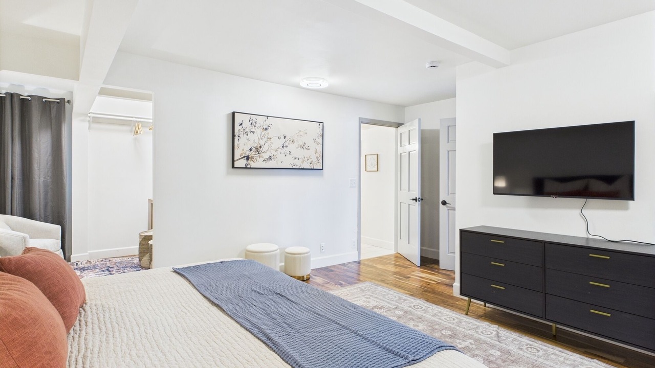 Photo of Bedroom in Juneau