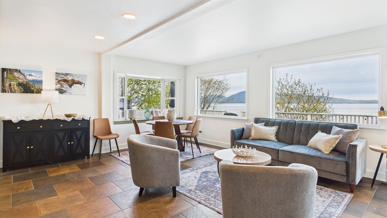 Photo of Livingroom in Juneau